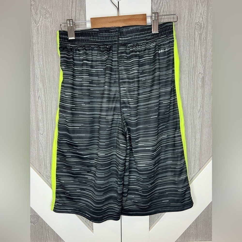 D12.34 Nike Boys Dri Fit Basketball Shorts M - Picture 4 of 4